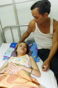 Em thương mắc bệnh hiểm nghèo được ông Phi chăm sóc tại bệnh viện tâm thần Đà Nẵng